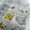 Körömdíszítő mix boxban - strasszkövekkel, gyöngyökkel