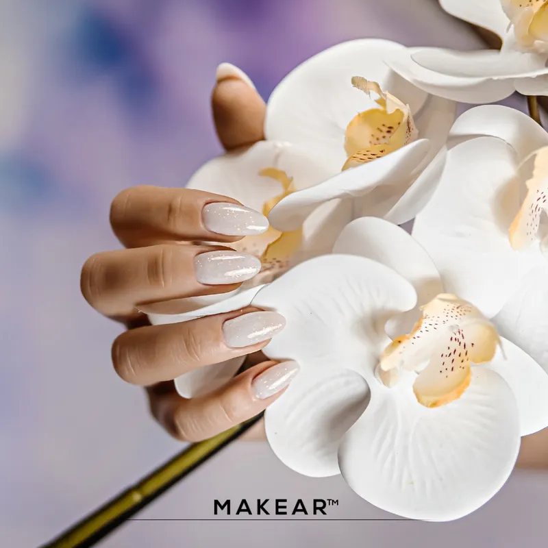 MAKEAR Sparkling Rubber Base 8ml- Lyra SRB01