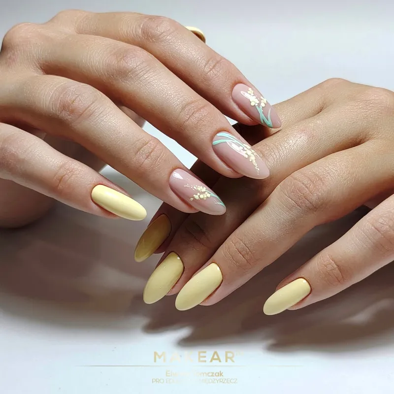 MAKEAR Rubber Base Juicy 8ml - CRB19 Nude Yellow