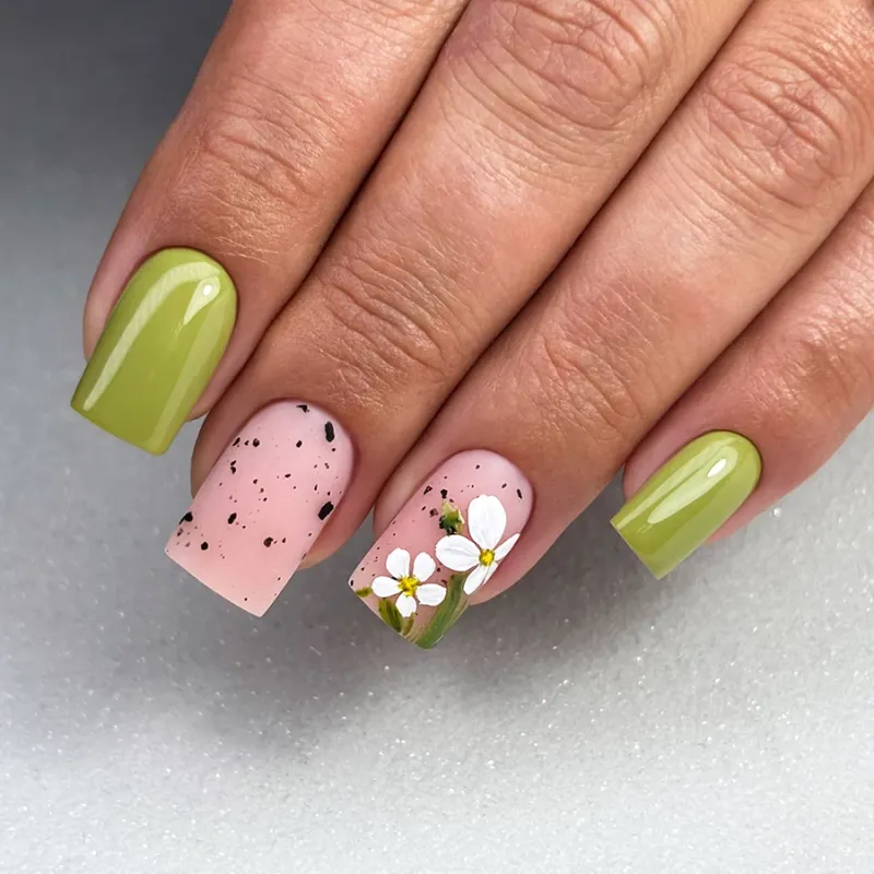 NAILVANA Géllakk - Iconic 011