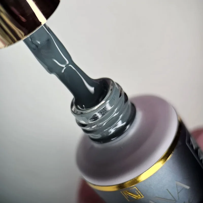 NAILVANA Géllakk - Iconic 010