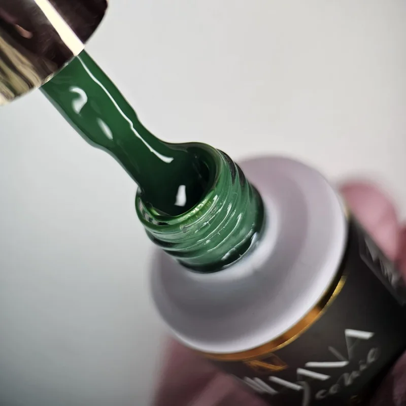 NAILVANA Géllakk - Iconic 012