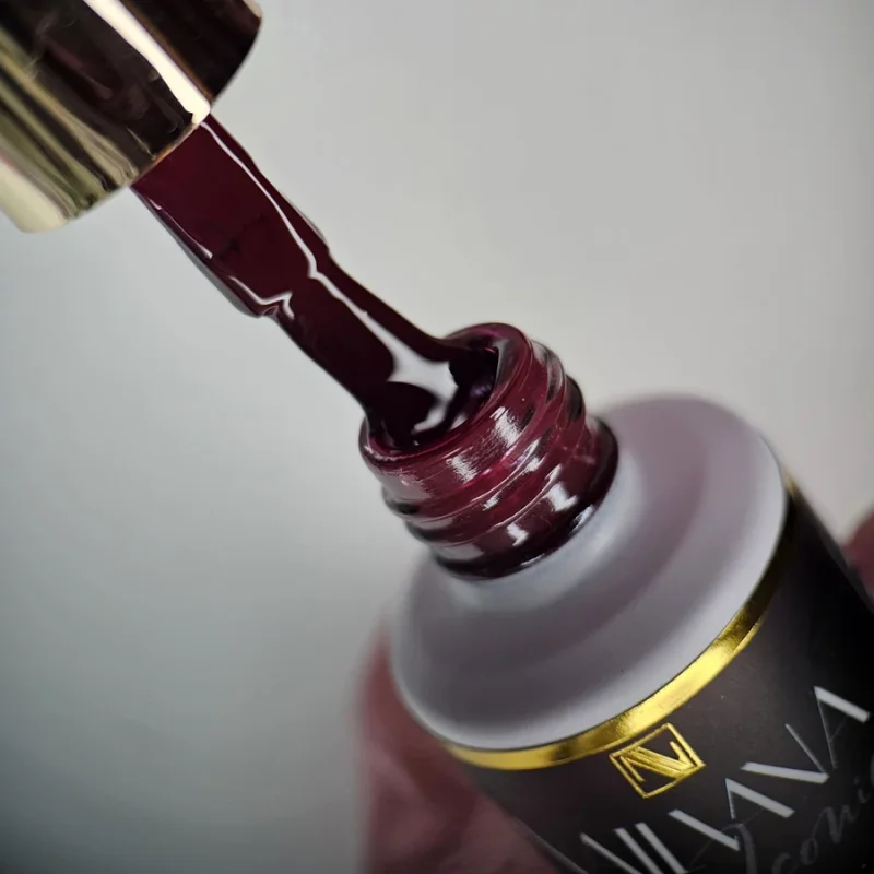 NAILVANA Géllakk - Iconic 008